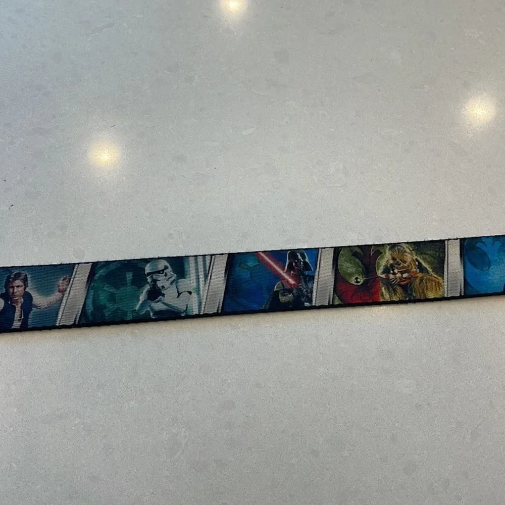 Star Wars belt with removable belt buckle. 1.5 wide belt . Works great.